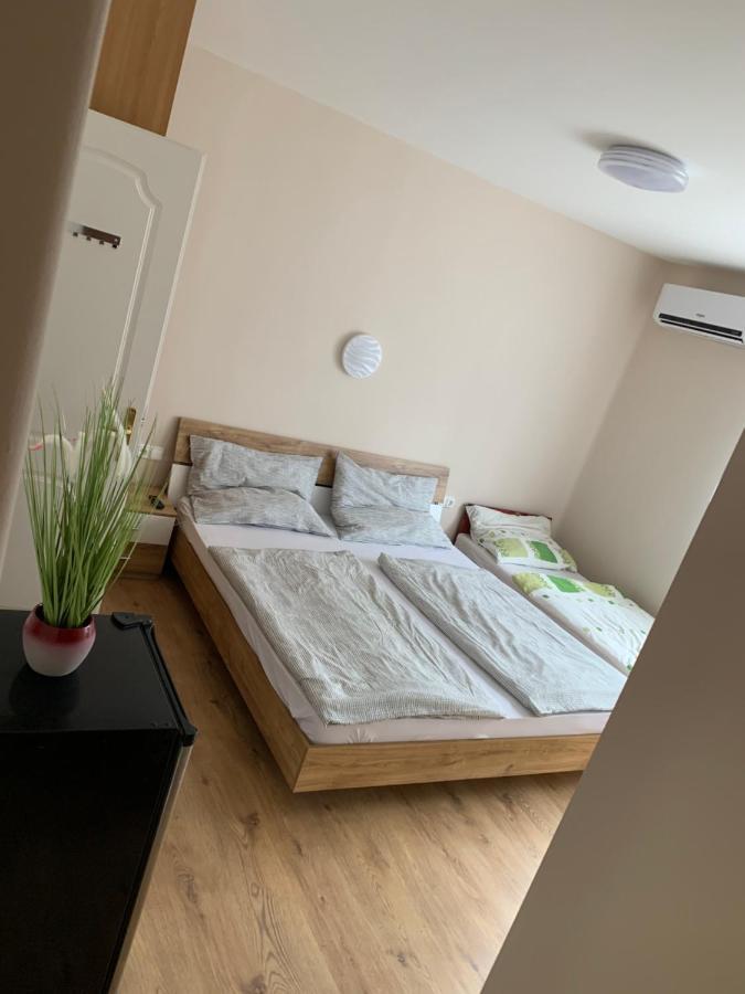 Zsuzsa Apartman ハイデゥソボスロー エクステリア 写真