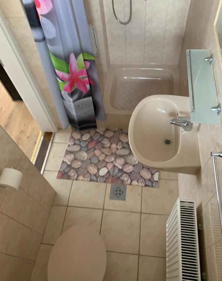 Zsuzsa Apartman ハイデゥソボスロー エクステリア 写真