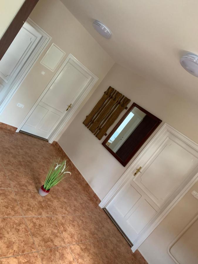 Zsuzsa Apartman ハイデゥソボスロー エクステリア 写真