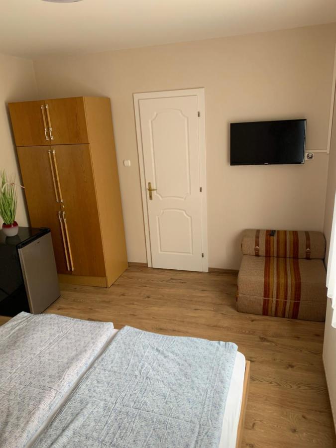 Zsuzsa Apartman ハイデゥソボスロー エクステリア 写真