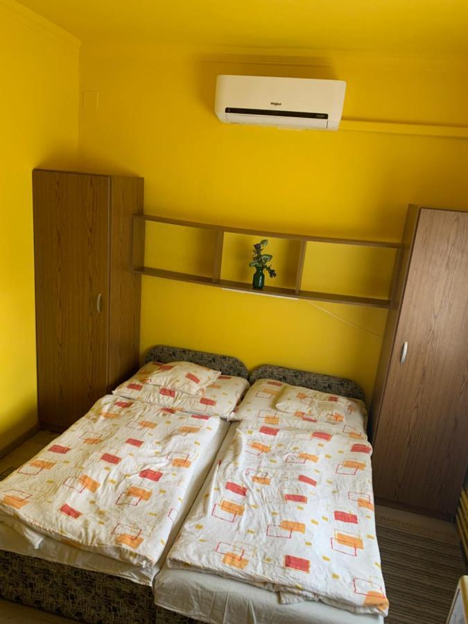Zsuzsa Apartman ハイデゥソボスロー エクステリア 写真