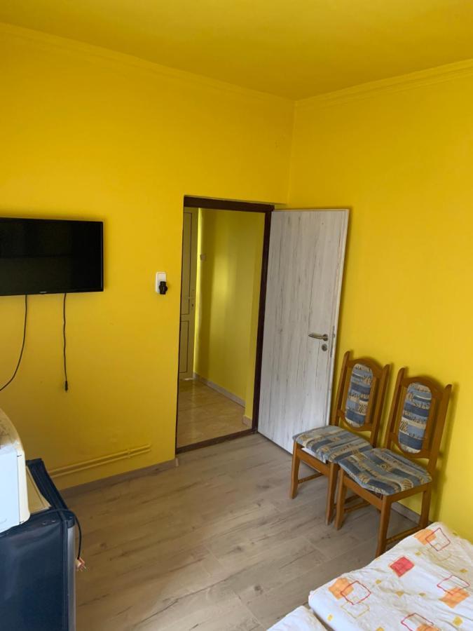 Zsuzsa Apartman ハイデゥソボスロー エクステリア 写真