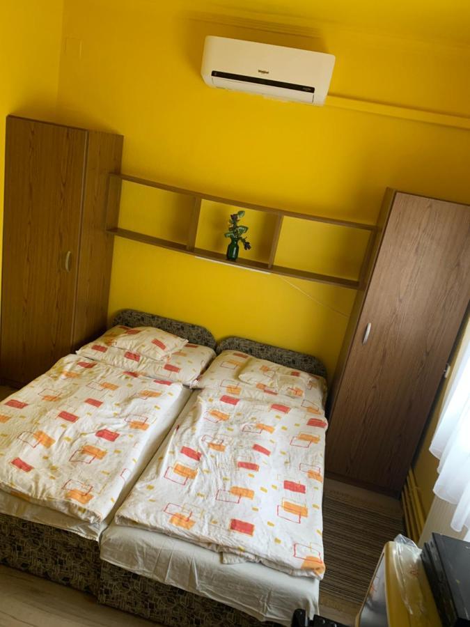Zsuzsa Apartman ハイデゥソボスロー エクステリア 写真