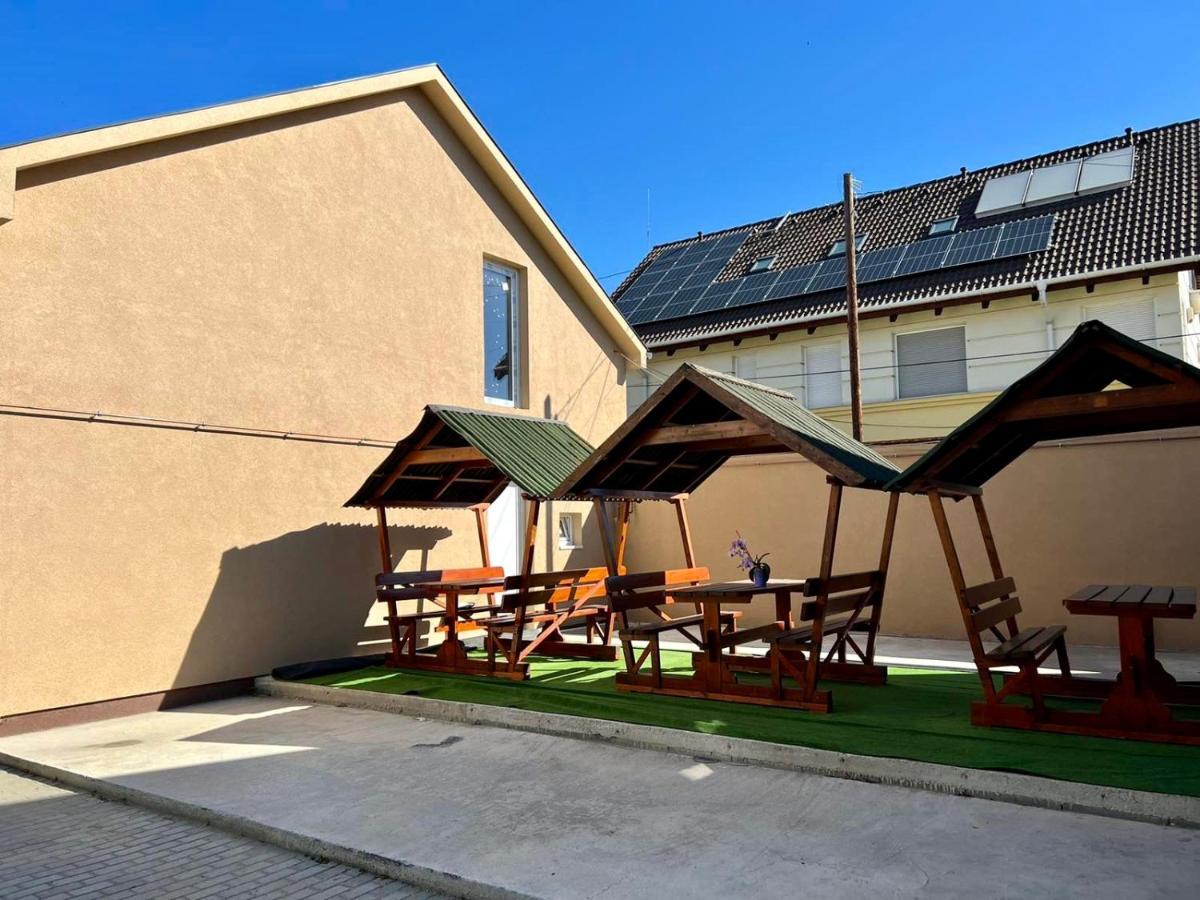 Zsuzsa Apartman ハイデゥソボスロー エクステリア 写真