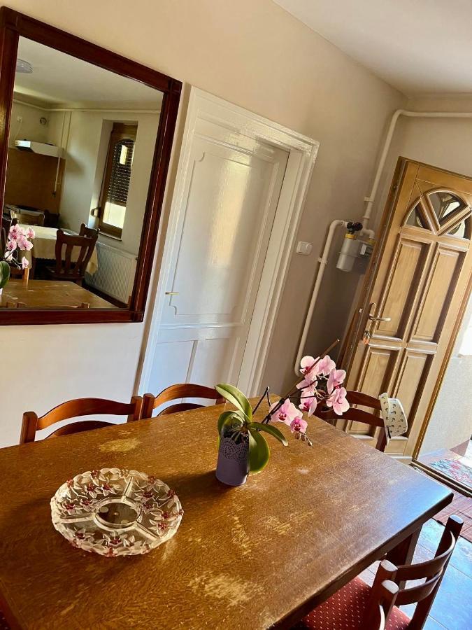 Zsuzsa Apartman ハイデゥソボスロー エクステリア 写真