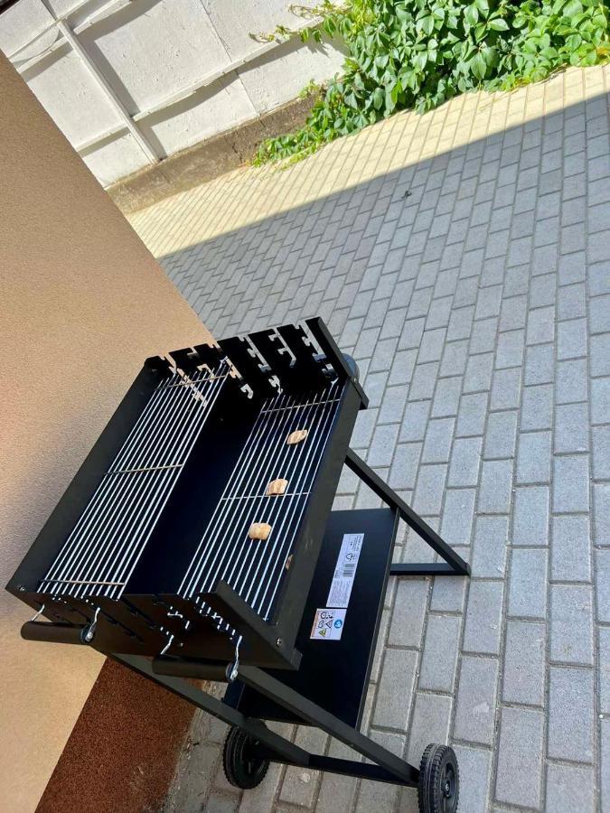 Zsuzsa Apartman ハイデゥソボスロー エクステリア 写真
