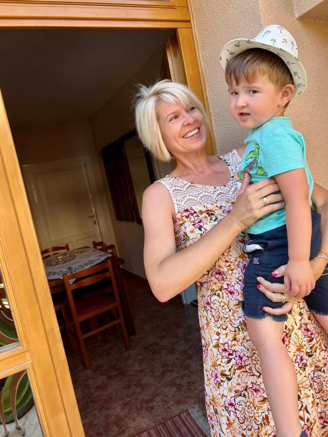 Zsuzsa Apartman ハイデゥソボスロー エクステリア 写真